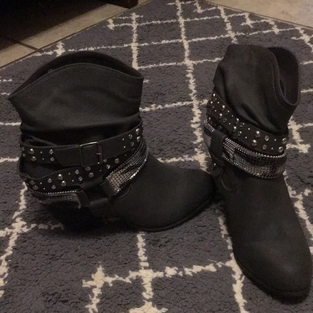 ✨BUCKLE grey boots 💫